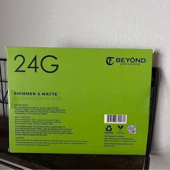 Beyond 24G Shimmer and Matte Eyeshadow Palette - Picture 5 of 5